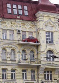 Вот это да, как стоит мощно! Настоящие мэтры парковочного дела