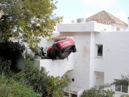 Вот это да, как стоит мощно! Настоящие мэтры парковочного дела