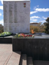 В дополнение поста что бы он был чуть пожирнее ))) и было на что взглянуть так сказать фото из жизни ))) Фото правда прошлогодние..возвращался домой пешком и просто фоткал что было по дороге для иностранных друзей и разговаривал с ними в Вайбере.......Тюмень..примерно 9 утра..весна перед 9 мая...
Первый гружу фотки пришлось обрезать...так что не гундите ))