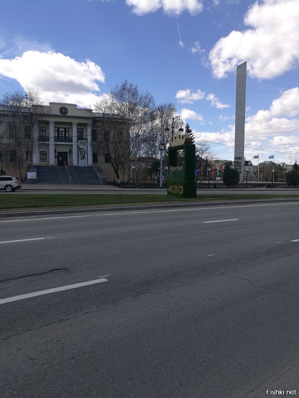 В дополнение поста что бы он был чуть пожирнее ))) и было на что взглянуть так сказать фото из жизни ))) Фото правда прошлогодние..возвращался домой пешком и просто фоткал что было по дороге для иностранных друзей и разговаривал с ними в Вайбере.......Тюмень..примерно 9 утра..весна перед 9 мая...
Первый гружу фотки пришлось обрезать...так что не гундите ))