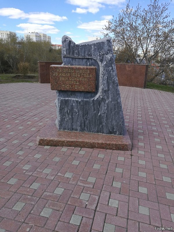 В дополнение поста что бы он был чуть пожирнее ))) и было на что взглянуть так сказать фото из жизни ))) Фото правда прошлогодние..возвращался домой пешком и просто фоткал что было по дороге для иностранных друзей и разговаривал с ними в Вайбере.......Тюмень..примерно 9 утра..весна перед 9 мая...
Первый гружу фотки пришлось обрезать...так что не гундите ))