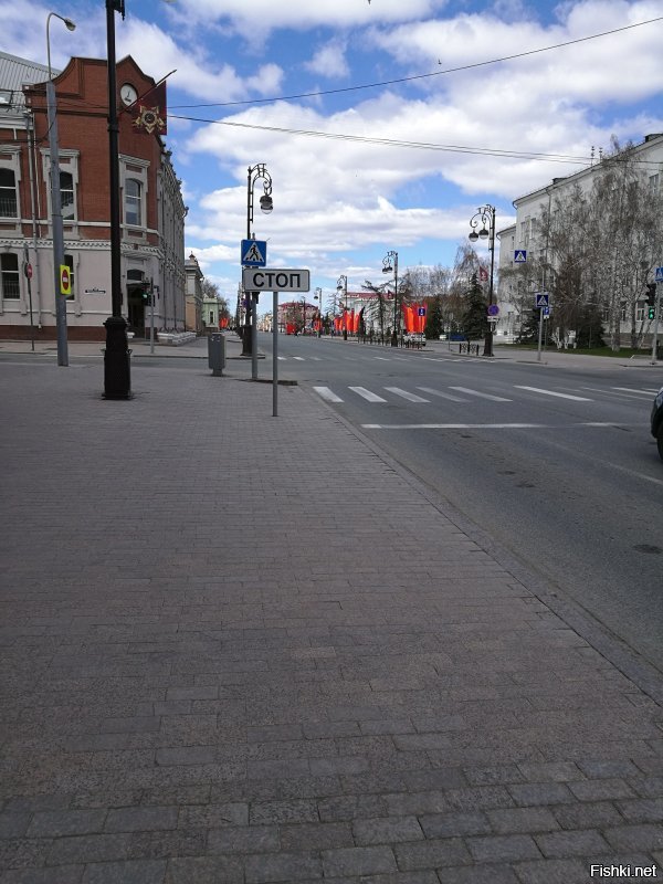 В дополнение поста что бы он был чуть пожирнее ))) и было на что взглянуть так сказать фото из жизни ))) Фото правда прошлогодние..возвращался домой пешком и просто фоткал что было по дороге для иностранных друзей и разговаривал с ними в Вайбере.......Тюмень..примерно 9 утра..весна перед 9 мая...
Первый гружу фотки пришлось обрезать...так что не гундите ))