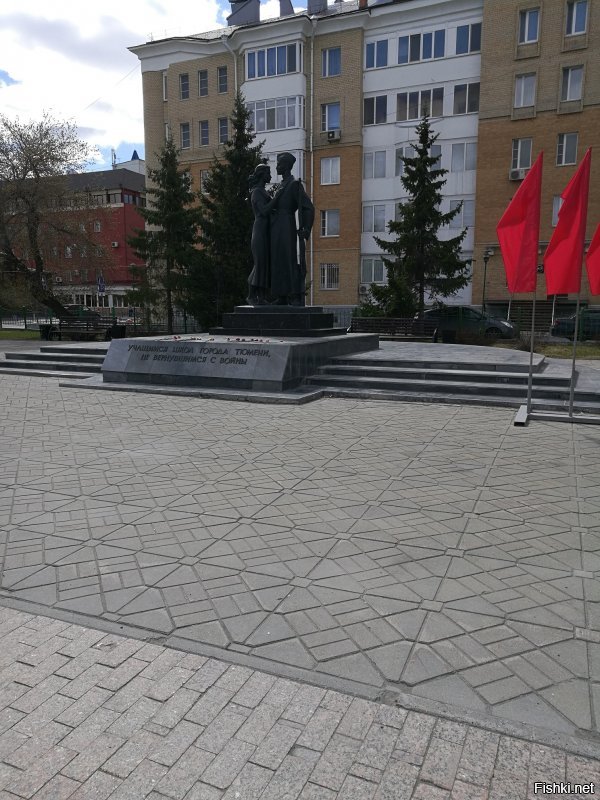 В дополнение поста что бы он был чуть пожирнее ))) и было на что взглянуть так сказать фото из жизни ))) Фото правда прошлогодние..возвращался домой пешком и просто фоткал что было по дороге для иностранных друзей и разговаривал с ними в Вайбере.......Тюмень..примерно 9 утра..весна перед 9 мая...
Первый гружу фотки пришлось обрезать...так что не гундите ))