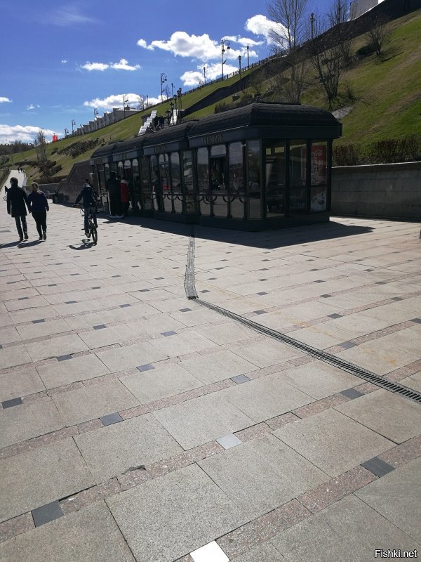 В дополнение поста что бы он был чуть пожирнее ))) и было на что взглянуть так сказать фото из жизни ))) Фото правда прошлогодние..возвращался домой пешком и просто фоткал что было по дороге для иностранных друзей и разговаривал с ними в Вайбере.......Тюмень..примерно 9 утра..весна перед 9 мая...
Первый гружу фотки пришлось обрезать...так что не гундите ))