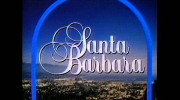 Вот два сериала, во время которых пустели дворы и даже бабки исчезали со скамеек.