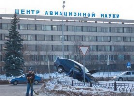 Вот это да, как стоит мощно! Настоящие мэтры парковочного дела