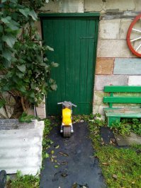 Сосед припарковался у моей кладовки :-)