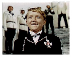 за лес, нефть, газ, металл и Байкал...следующим будет орден Хризантемы за Курилы и Сахалин;)