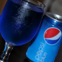 У нас тоже как-то продавалась Pepsi-Blue. По вкусу как обычная, вот только по цвету как тосол - пить было стремновато.