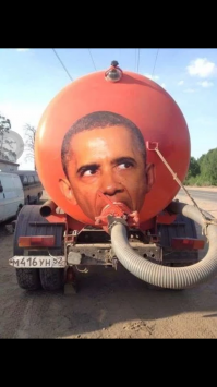 Самолет облил водительницу содержимым туалета