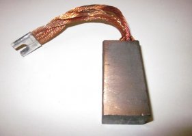 Я закинул еще один пост со случаями встречи с полтергейстом. Со мной раз домовой играл, так пока не попросил его перестать баловатся не успокоился. Представьие, гараж, бетонный чистый пол, в коробке лежит болгарка и щетки запасные. Достаю болгаргу, одной щетки нет, все обыскал нет, заглядываю в коробку лежат обе в пакете. Беру щетки, выпадает пакет из рук, поднимаю, делаю три шага до стола в гараже, нет одной щетки. Обыскал пол, нет щетки, еще раз с женой вместе обыскали нет ее. Тогда прошу домового перестать игратся и отдать щетку и что вы думаете, опускаю глаза в 50 см от ноги лежит.