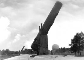 Это именно А-35 подмосковная. Её ни во что не модернизируешь, принцип "один шарик = одна ядерная противоракета" никуда не деть. А под землёй там такое было: