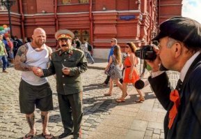 Количество мудаков не одном фото избыточно.