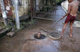 Щенок.... Да что ты знаешь о чёрных дырах во Вселенной....