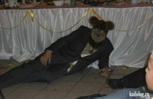 Всё как всегда: без трусиков, но зато в фате