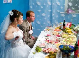 Всё как всегда: без трусиков, но зато в фате