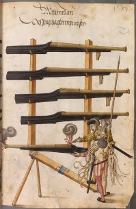 Ради исторической точности, напомню, что 1500-е годы - конец существования рыцарского воинства. "Полный доспех", созданный при дворе императора Максимилиана I был последней попыткой создать абсолютную защиту против огнестрельного оружия. 
И тот же Максимилиан сделал ставку на войско ландскнехтов, вооружённое огнестрельным оружием, которое император также знал в совершенстве.
Две страницы из  энциклопедии артиллерии, написанной при дворе Максимилиана в 1502 году. Примерно так же выглядели ружья и пушки ещё и следующие 200 лет: