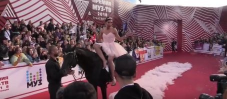 Самые идиотские наряды с премии Муз-ТВ 2018