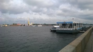 Они и сейчас до Петергофа  бегают.