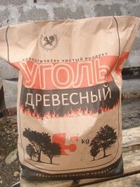 Для шашлыка я беру уголь в мешках . Приправы на базаре , продаёт их старый узбек (или таджик) . Говоришь ему - на три кило свинины (баранины , курицы) и он набирает набор из приправ. 
А большие куски мяса надрезаю уже на мангале и всё хорошо прожаривается.