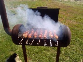 И мангал вот этот , когда закрываешь крышку шашлык жариться равномерно.