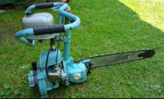 Родственник притащил дружбу с собой в Германию, до сих пор валяется в подвале !
Другой знакомый  с перепуга жигуль свой в контейнере забрал с собой, наверное думал, что опять на очереди 15 лет стоять будет!
Ну я дорогой пуховик купленный в Караганде при -38 забрал с собой ,ну он пригодился мне так как была подушка из него сделана!