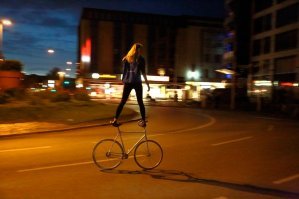 Девушки на велосипедах