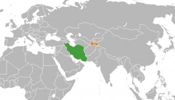 "...некий иранец, отслуживший в своей иранской армии, незаконно пересек границу, чтобы навестить родственников в Таджикистане..."
Персы и таджики народы близкие, НО, общей границы не имеют.