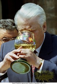 Сегодня "великий праздник"! Давайте вспомним и "поблагодарим" того, кто нам подарил его!!!
С "праздником" вас дорогие россияне, с Днём Предателя!!!!