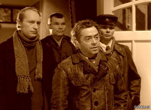 Вот интересно, товарищи Пучков и Жуков сами-то хотели бы назад в коммунизьму? А чё, это же прикольно: Пучков высадит свой зад из собственного авто (не по коммунистически это в булочную на своём авто ездить)  и будет ездить на работу на автобусе, троллейбусе, трамвае или метро  или ходить пешком, если близко. Маршруток не будет, ибо частникам в коммунизьме делать нечего, им ещё лес валить в Сибири . А работать товарищ Пучков будет токарем на заводе за 150 рублей в месяц, благо опыт имеется . И не забудьте членские взносы заплатить, а ещё в фонд голодающих негров . А товарищ Жуков... да хер его знает, если честно, кто он там по специальности. Но в любом случае,  добрая и гуманная компартия быстро найдет применение для его талантов: даст в руки лопату или метлу .
И да, кстати: у товарища Пучкова непропорционально дох..я жилплощади, а значит надо его "уплотнить",  то есть подселить к нему классово родной рабочий класс, приехавший из Узбекистана или "братской" украыны, которая, как известно, понад усё . Вот уж будет ему с кем подискутировать про бандыру и басмачей! . Наверное, придется тогда звать на помощь товарища Жукова с метлой (лопатой).
Про поездки за бугор, которые так любит товарищ Пучков, вообще придется забыть навсегда. Нечего строителю коммунизьмы шляться черт знает где, а то вдруг ещё поддастся тлетворному, так сказать, влиянию, и захочет сбежать из советского рая! И свои самые твердые на свете советские (они же "деревянные") рубли на валюту вы всё равно хер где поменяете. И вообще, без выездных виз вас всё равно никуда не выпустят, а будете пытаться съе..ся, получите 15 строгача как изменники Родины . 
Импортная шмотка, даже из "братского" Китая строителю коммунизьмы совершенно ни к чему! Строитель коммунизьмы должен ходить только в родной, отечественной шмотке, и хрен с ним, что  она похожа черт знает на что. Импортное шмотьё полагается только партийным работникам и прочим высокопоставленным "членам" всего и вся и только через спецраспределитель! .
И вообще, про всякие там излишества типа интернетов, смартфонов, компьютеров и т.д. придется забыть. Ни к чему они строителям коммунизьмы. Строитель коммунизьмы должен только строить, ну и за соседями вполглаза присматривать, а то мало ли что... вдруг у него появятся "нетрудовые" доходы! . 

И это я ещё не говорю о том, что уготовано "классово чуждым" элементам. Кстати, товарищ Пучков - это тоже "классово чуждый" 
 пролетариату буржуй. "Переродившийся в буржуя бывший пролетарий и проклятый оппортунист", если пользоваться большевистской терминологией . Со всеми вытекающими для него  последствиями :).

Так что бойтесь своих желаний, ибо они имеют свойство сбываться .
Ну и напоследок вот вам кино про создателей сказки про коммунизьму. Какие "прекрасные" были "люди", не правда ли?