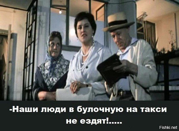 Вот интересно, товарищи Пучков и Жуков сами-то хотели бы назад в коммунизьму? А чё, это же прикольно: Пучков высадит свой зад из собственного авто (не по коммунистически это в булочную на своём авто ездить)  и будет ездить на работу на автобусе, троллейбусе, трамвае или метро  или ходить пешком, если близко. Маршруток не будет, ибо частникам в коммунизьме делать нечего, им ещё лес валить в Сибири . А работать товарищ Пучков будет токарем на заводе за 150 рублей в месяц, благо опыт имеется . И не забудьте членские взносы заплатить, а ещё в фонд голодающих негров . А товарищ Жуков... да хер его знает, если честно, кто он там по специальности. Но в любом случае,  добрая и гуманная компартия быстро найдет применение для его талантов: даст в руки лопату или метлу .
И да, кстати: у товарища Пучкова непропорционально дох..я жилплощади, а значит надо его "уплотнить",  то есть подселить к нему классово родной рабочий класс, приехавший из Узбекистана или "братской" украыны, которая, как известно, понад усё . Вот уж будет ему с кем подискутировать про бандыру и басмачей! . Наверное, придется тогда звать на помощь товарища Жукова с метлой (лопатой).
Про поездки за бугор, которые так любит товарищ Пучков, вообще придется забыть навсегда. Нечего строителю коммунизьмы шляться черт знает где, а то вдруг ещё поддастся тлетворному, так сказать, влиянию, и захочет сбежать из советского рая! И свои самые твердые на свете советские (они же "деревянные") рубли на валюту вы всё равно хер где поменяете. И вообще, без выездных виз вас всё равно никуда не выпустят, а будете пытаться съе..ся, получите 15 строгача как изменники Родины . 
Импортная шмотка, даже из "братского" Китая строителю коммунизьмы совершенно ни к чему! Строитель коммунизьмы должен ходить только в родной, отечественной шмотке, и хрен с ним, что  она похожа черт знает на что. Импортное шмотьё полагается только партийным работникам и прочим высокопоставленным "членам" всего и вся и только через спецраспределитель! .
И вообще, про всякие там излишества типа интернетов, смартфонов, компьютеров и т.д. придется забыть. Ни к чему они строителям коммунизьмы. Строитель коммунизьмы должен только строить, ну и за соседями вполглаза присматривать, а то мало ли что... вдруг у него появятся "нетрудовые" доходы! . 

И это я ещё не говорю о том, что уготовано "классово чуждым" элементам. Кстати, товарищ Пучков - это тоже "классово чуждый" 
 пролетариату буржуй. "Переродившийся в буржуя бывший пролетарий и проклятый оппортунист", если пользоваться большевистской терминологией . Со всеми вытекающими для него  последствиями :).

Так что бойтесь своих желаний, ибо они имеют свойство сбываться .
Ну и напоследок вот вам кино про создателей сказки про коммунизьму. Какие "прекрасные" были "люди", не правда ли?