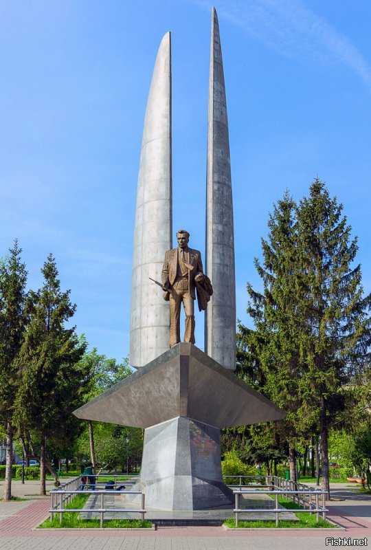 В Нижнем Новгороде, в центре Сормово Р.Алексееву установили памятник. 
Говорили, что, несмотря на гениальность, он был простым человеком.