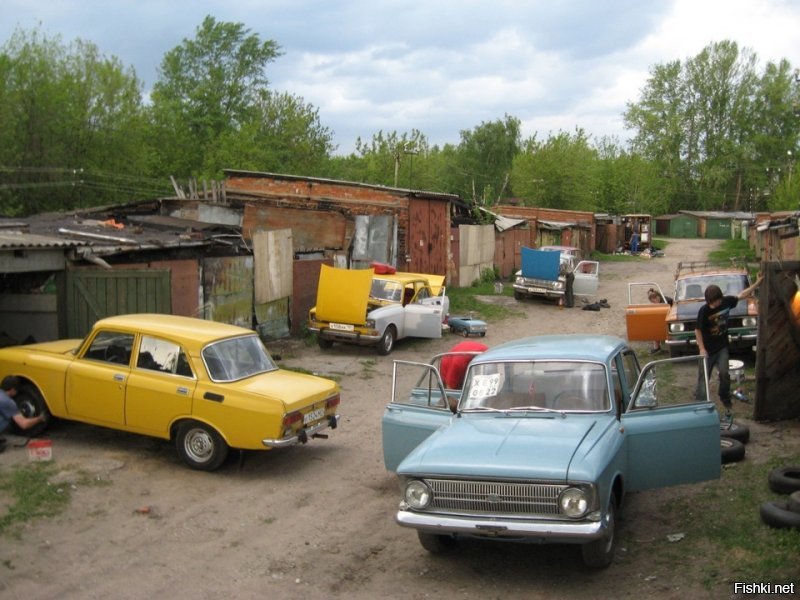 Фото относительно не старое, да и "клуб" не чисто мужской.