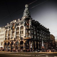 Всё в прошлом, а "Дом книги" одно из украшений Невского, где я в совокупности провёл больше года своей жизни.