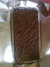 судя по пропорциям плитки шоколада к размерам упаковки и фольге - это не орешки, а обычный копеечный воздушный рис