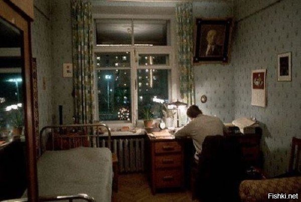 У меня есть и гостиная и спальня и кабинет... Только всё это находится в одной комнате!