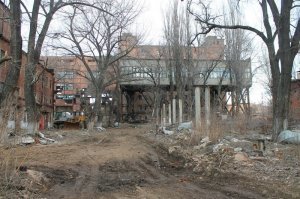 Наш город вроде люди не покинули, но вот так почти везде. Честно.