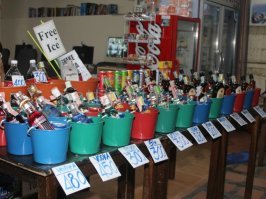 там не ведра а такие ведерки !