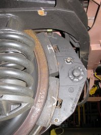 Мой брат 20 лет работает железнодорожником! И ниразу не видел дисковых тормозов на ЖД составах!