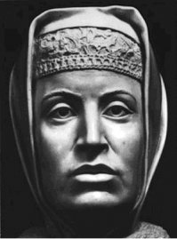 Он гораздо больше похож на свою бабушку - Софью Палеолог. Если учесть различия мужского/женского типажа, то сходство просто поразительное...