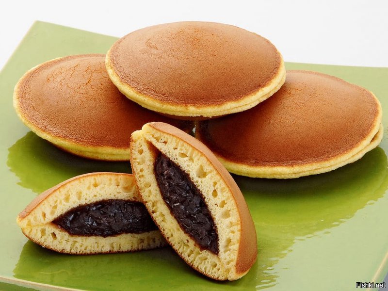 "パンケーキ" - действительно, блины.

Как то автоматом подумал на дораяки, так как люди их вечно блинами называют, да и похоже очень.