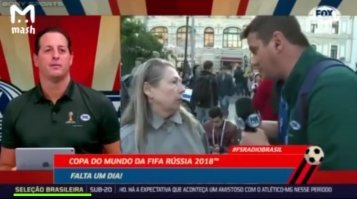 Потому что один дурак написал "аргентинские журналисты", и все копипастеры бездумно сделали своё дело, даже не удосужившись удостовериться, что на самом деле это бразильские журналисты, говорящие на португальском языке.

Достаточно внимательно рассмотреть картинку и в гугл-переводчике ввести пару слов с неё, чтобы он определил язык как португальский.