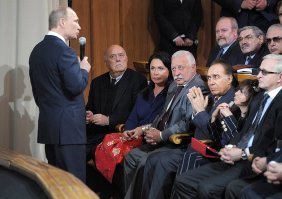 Великий режиссер, замечательный актер, уважаемый человек, но зачем ему было все это -  ума не приложу!