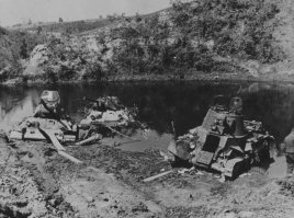 пример: июль 1041 года-контрудар 7 МК по 7 ТД(7. Panzer-Division)
-в составе немецкой ТД:
-два полка пехоты
-полторы сотни танков( Pz II, Pz.Kpfw.38(t), 30 Pz IV и трофейные французские Char B)
-ПТО дивизион 
- батарея истребителей танков 8.8cm Flak 18 Sfl.Auf Zugkraftwagen 12t(это знаменитое "ахт,ахт" в кузове тягача
..и опыт блицкрига во Франции под командованием Э.Роммеля
- у нас было: (перед боем 7.07.)
только в двух полках (27,28) резерв ком-ра 14 дивизии-126 танков из них:КВ   11, Т-34   24
потеряли половину техники. 
причина одна неумение воевать:
из рапорта зампотеха 14 ТД
-"..Марши, несмотря на господство в воздухе авиации противника и большие потери от неё, совершались днём, без регулировки движения и без инженерной разведки. Большинство командиров не имели карт, записанного маршрута и не знали направление движения и условий его. В результате машины, запчасти, ГСМ и личный состав несли громадные потери от бомбёжки. Танки напарывались на свои мины, машины блудили и терялись, и вся колонна в назначенные пункты приходила раздробленной и в разное время. Кроме перечисленного, движение на марше происходило без должного порядка, в несколько рядов, с пробками на узких участках и паникой при бомбежках. Большое количество машин проваливалось на мостах, застревало в болоте на неподготовленных объездах мостов и застревало в ручьях и речках при прохождении без выбора и разведки.
Было объявлено всему личному составу об уничтожении остающихся противнику машин, но не было указано, кому и когда это производить. Личный состав легко переходил к уничтожению машин без необходимости, разбивал не неся ответственности, и решительных мер своевременно принято не было. Большое количество машин, уничтоженных экипажами, ещё объясняется отсутствием точных сведений о противнике.
Неправильно использовалась новая материальная часть (КВ и Т-34), чем дискредитировались новые машины в армии. КВ совершали марши в район сосредоточения 180 200 км, на предельной скорости, с очень плохо подготовленными водителями. В результате было много вынужденных остановок, аварий, и машины своевременно не прибывали. Т-34 направлялись в препятствия не преодолимые, отчего были массовые застревания в реке, болоте.
Часто ставились задачи с нереальными сроками, когда машины без производства всяких работ по обслуживанию и то не успевали прибывать в намеченные пункты или участвовать в бою. (Отправка КВ в 18 дивизию, приказ на атаку 28-го тп, и т.п.)
Танки придавались для охраны колонн колёсных машин при их движении по шоссе на 150 300 километров. Движение совершалось на максимальных скоростях для колёсных машин, отчего танки быстро выходили из строя. (11 танков 28-го тп после выделения для охраны колонны, как рота, перестали существовать).
Разведбатальон высылал в разведку танки на 150 200 км, отчего танки быстро выходили из строя, отставали, застревали без горючего, не говоря о нормальном отдыхе личного состава и обслуживании машин.
Марши подразделений с машинами КВ, Т-34 и БТ совершались в одной колонне и на большие расстояния, без учёта тактико-технических характеристик.
Были частые случаи, когда собирались отдельные машины всех частей дивизии и без всякого формирования сводились в подразделения и направлялись для решения боевых задач. Причём машины отдельно досылались по направлению ушедшего подразделения без передачи их командиру. Всё это производилось без объявления задачи, маршрута следования, организации подразделения и фамилий командиров, что приводило к блужданию и потере машин....."