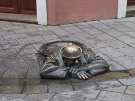 Искусство под ногами: канализационный люк