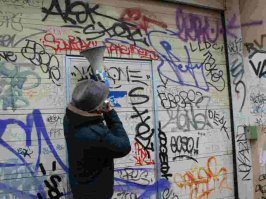 Ну и пусть бы мулевали на этом самом кладбище, а то испоганили всё вокруг!