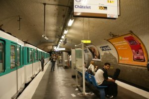 Нужно признать, что Вы правы. Притом, что в центре Парижа есть реально неплохие станции, в общем и целом парижский метрополитен сер, уныл и местами весьма и весьма засран. Их того где довелось побывать, впечатлило метро в Стокгольме. Но Москва, Питер, Киев и по виду, и по самой ауре выше всех на голову. Такого нет нигде. А Париж... что Париж. Имхо вообще далеко не самый лучший город в мире.