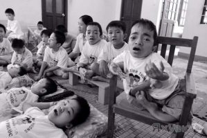 И эту красоту пиндосы усиленно поливали напалмом и Agent Orange (про бомбы пока помолчим). А это последствия Agent Orange