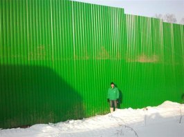 ну вы знаете, чей это забор. ждем сетку-рабицу вместо него