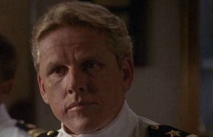 Зачем показывать актеров в старости и потешаться над их видом? Все станем старыми и страшными, если повезёт дожить.
Депардье некрасив? Да он был супер секси.
Тарантино обычный парень, ничуть не выделяется на фоне улицы.
А чем не угодил Гари Бьюзи? Симпатичный был мужик, конечно страшная авария на мотоцикле не пошла на пользу, когда лицо по кускам собирали.
Стив Бушеми - разве что глаза на выкате. И сниматься много он стал после 30, тогда-то мы его и запомнили. Зубы не особо-то и кривые, видали намного хуже. У меня есть знакомый который тоже в 28 выглядел весьма потрёпанно. Без вредных привычек, но как-то так вышло.